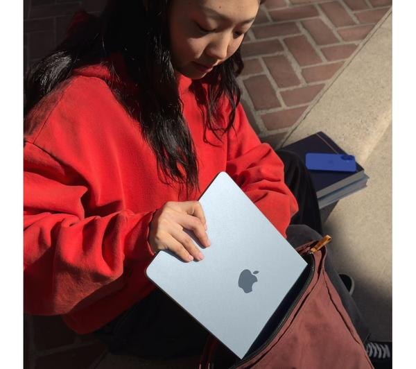 APPLE MacBook Air M4 512GB Silver laptop on a desk