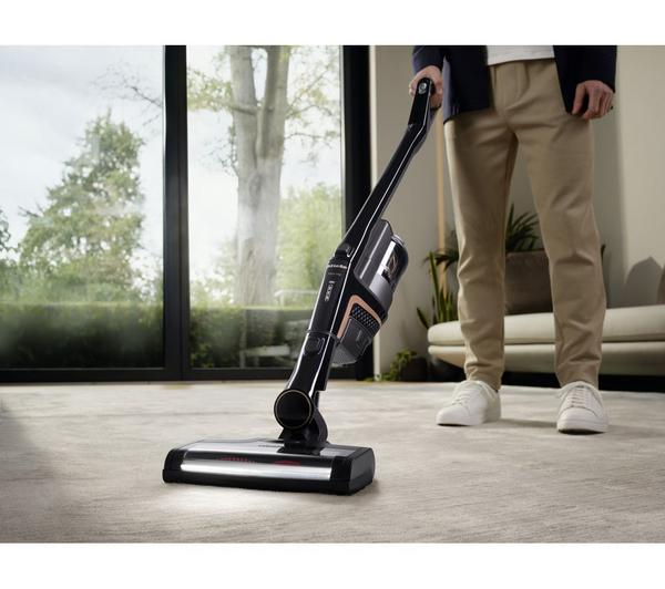 Miele Triflex HX2 Cat&Dog Black vacuum cleaner in action