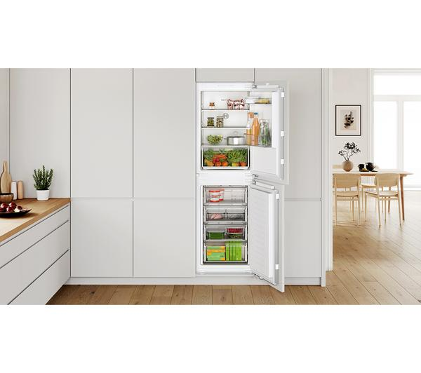 BOSCH Series 2 KIN85NFE0G Fridge Freezer integrated with a fixed hinge